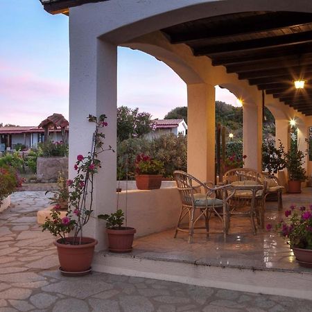 Casa Vacanze Villa Sandrina Costa Paradiso Bagian luar foto